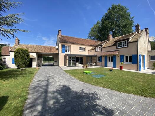 Maison à vendre 850 000 € 8 pièces 5 chambres 260 m² 2 013 m² de terrain Houdan 78550