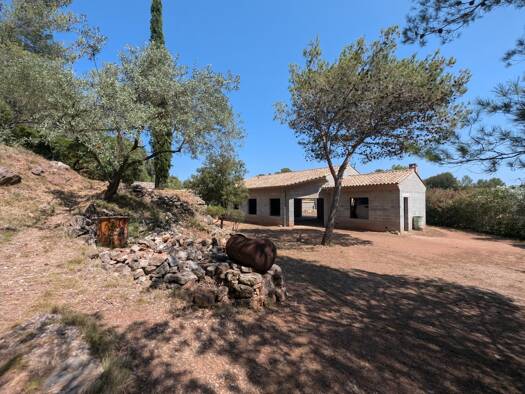 Villa à vendre 260 000 € 4 pièces 3 chambres 130 m² 2 472 m² de terrain Cazedarnes 34460