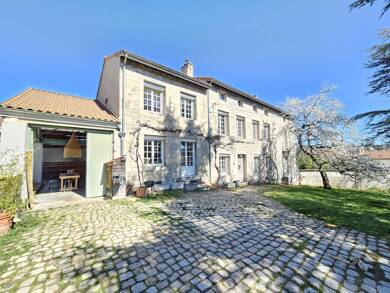 Maison à louer 1 750 € 7 pièces 5 chambres 199,4 m² 1 235 m² de terrain Villars 42390