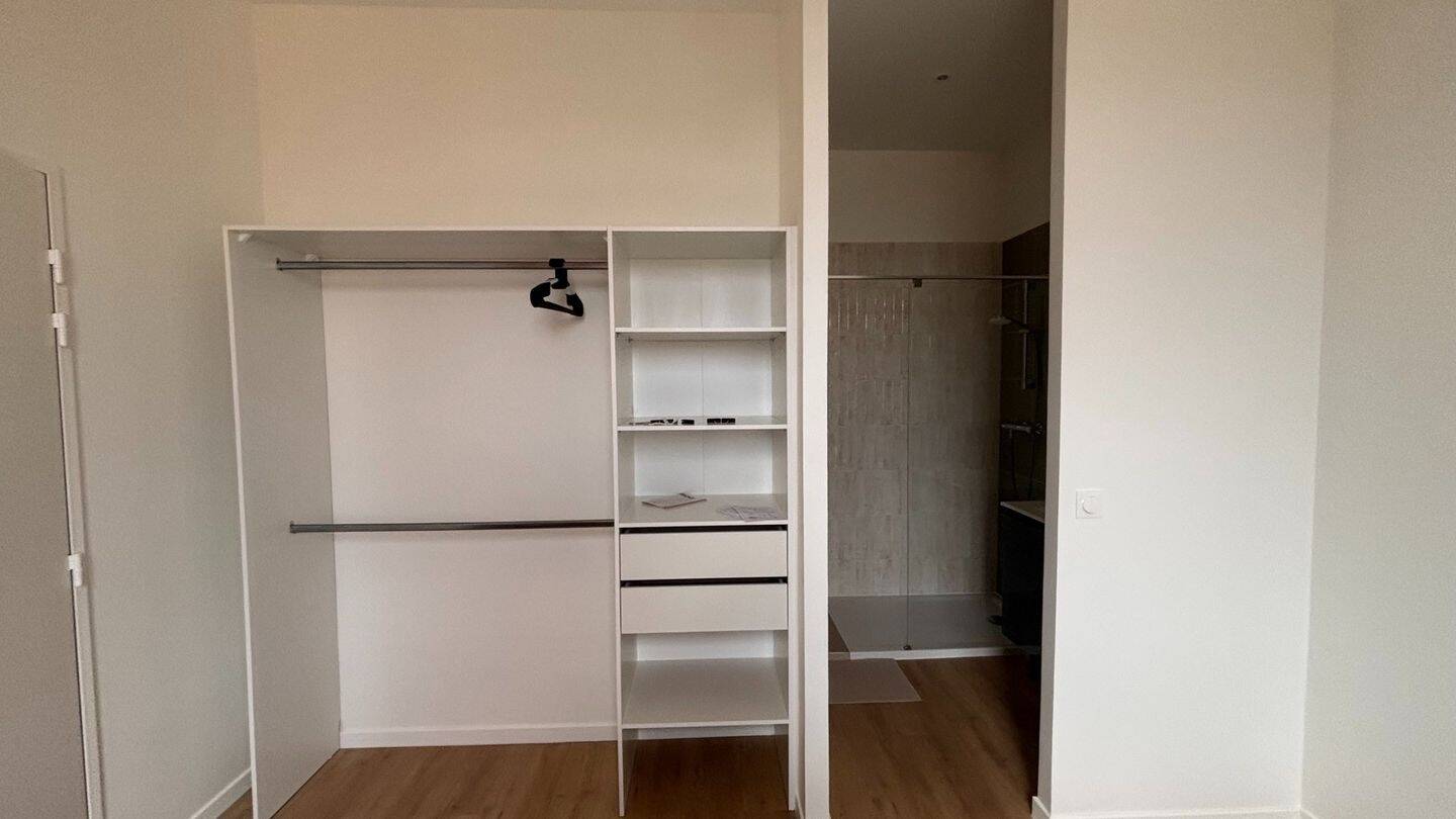 CHAMBRE MEUBLEE AVEC SALLE D'EAU COLIVING — 2
