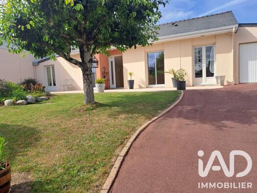 Maison de plain-pied à vendre 385 000 € 5 pièces 3 chambres 122 m² 534 m² de terrain Centre Ville La Chapelle-sur-Erdre 44240
