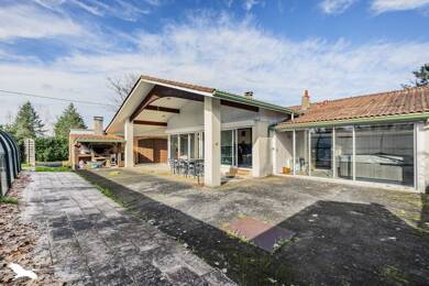 Maison de plain-pied à vendre 299 000 € 6 pièces 4 chambres 166 m² 7 035 m² de terrain St Denis de Pile 33910