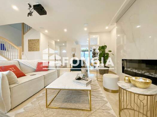 Maison à louer 2 600 € 5 pièces 4 chambres 100 m² Étrembières 74100