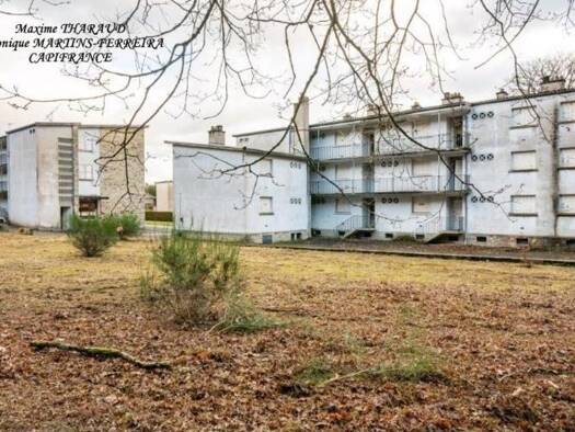 Immeuble à vendre 250 000 € 1 258 m² La Guiche 71220
