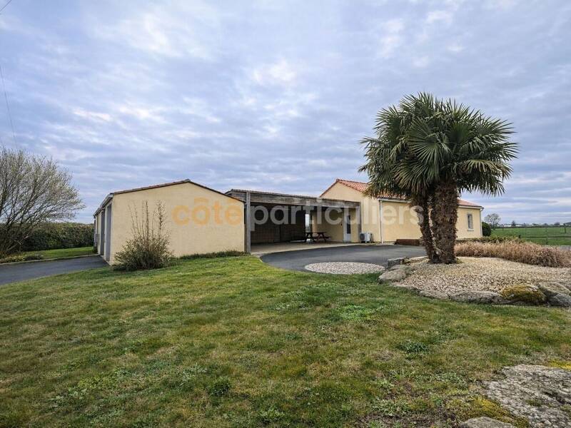 Maison à vendre, 110m², LA BOISSIERE DE MONTAIGU