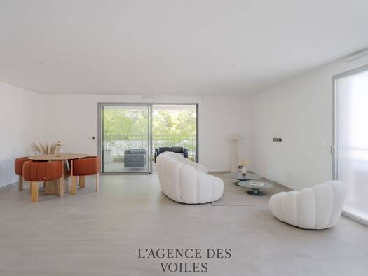 Appartement à vendre 895 000 € 3 pièces 2 chambres 97,65 m² Étage 1/2 Centre Ville Sanary-sur-Mer 83110