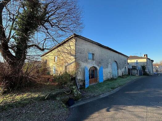 Maison à vendre 92 000 € 4 pièces 1 chambre 300 m² 522 m² de terrain Saint-Ciers-du-Taillon 17240