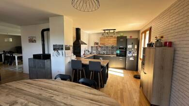 Maison à vendre 229 000 € 6 pièces 4 chambres 138 m² 710 m² de terrain Centre Ville Voujeaucourt 25420