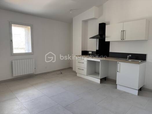 Appartement à louer 603 € 2 pièces 1 chambre 38 m² Étage 3/3 Besse-sur-Issole 83890
