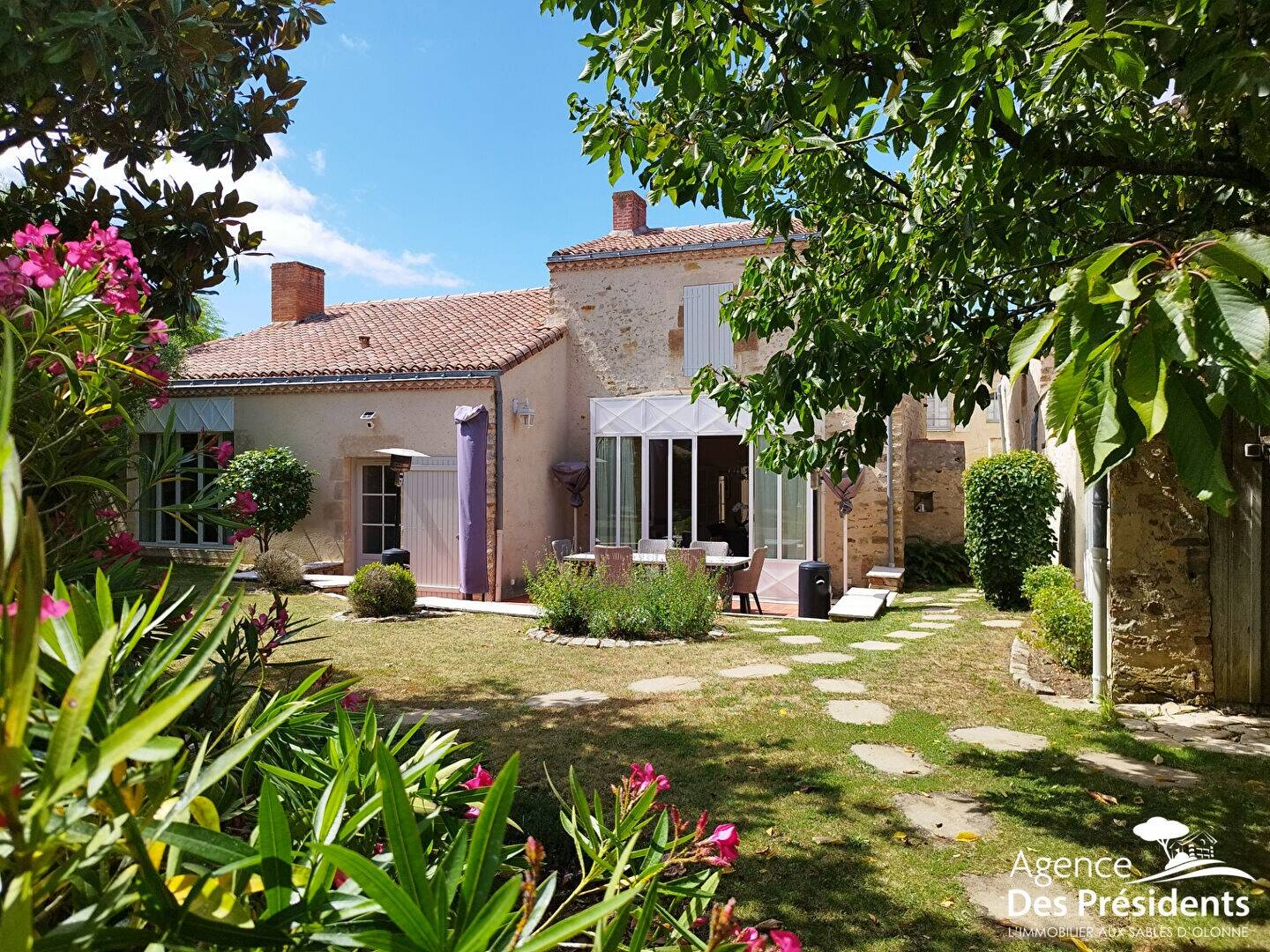 Maison à vendre, 319m², TALMONT SAINT HILAIRE
