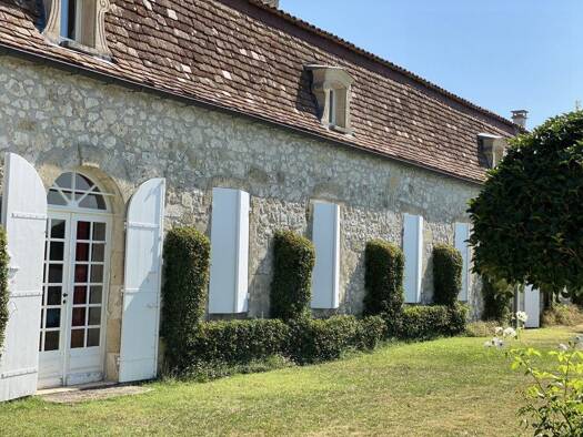 Château à vendre 1 198 000 € 16 pièces 8 chambres 560 m² 90 000 m² de terrain Montcaret 24230