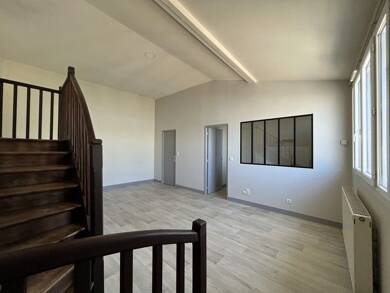 Appartement à louer 400 € 2 pièces 1 chambre 50,7 m² Dernier étage, Étage 1/1 Sud Montpon Menesterol 24700