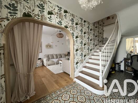 Maison à vendre 411 000 € 7 pièces 4 chambres 198,5 m² 456 m² de terrain Bourg et Ecarts Arnage 72230