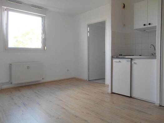 Appartement à louer 403 € 1 pièce 20,6 m² Étage 4/4 dès le 27/05/2026 Champmaillot Dijon 21000