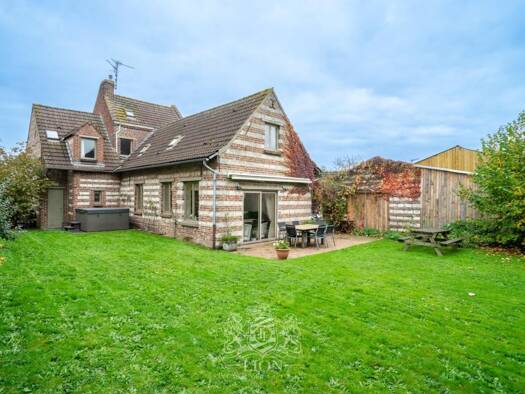 Ferme à vendre 775 000 € 7 pièces 6 chambres 249 m² 983 m² de terrain Villeneuve-d'Ascq 59650