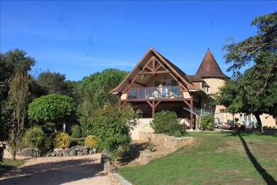 Maison à vendre 572 000 € 12 pièces 8 chambres 300 m² 12 181 m² de terrain Altillac 19120