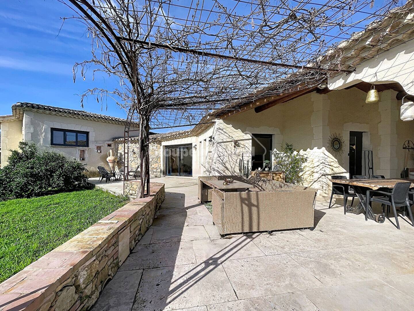 Maison à vendre, 218m², SAINTE CECILE LES VIGNES