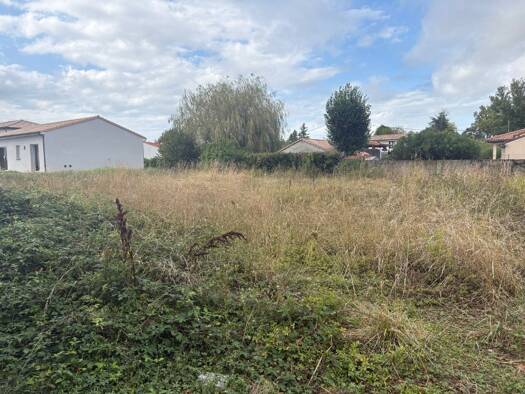 Terrain constructible viabilisé à vendre 154 000 € 693 m² de terrain Garidech 31380