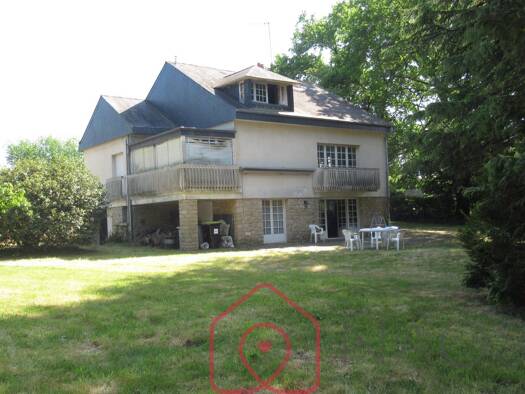 Maison à vendre 208 800 € 5 pièces 3 chambres 180 m² 7 882 m² de terrain Solesmes 72300