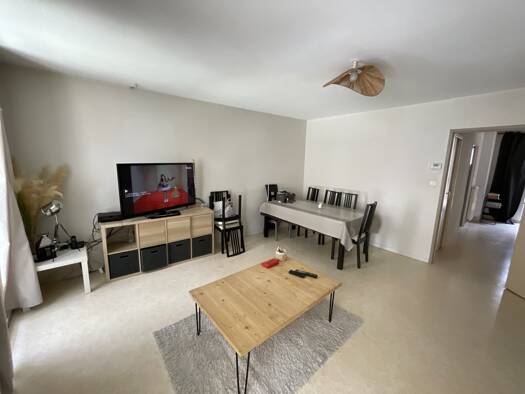 Appartement à louer 600 € 3 pièces 2 chambres 63 m² RDC Lons-le-Saunier 39000