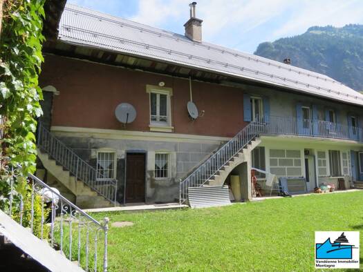 Maison à vendre 320 000 € 9 pièces 4 chambres 211 m² 3 900 m² de terrain Chantepérier 38740