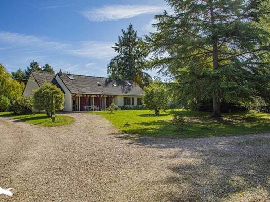 Maison de plain-pied à vendre 365 680 € 9 pièces 5 chambres 180 m² 6 015 m² de terrain Francueil 37150
