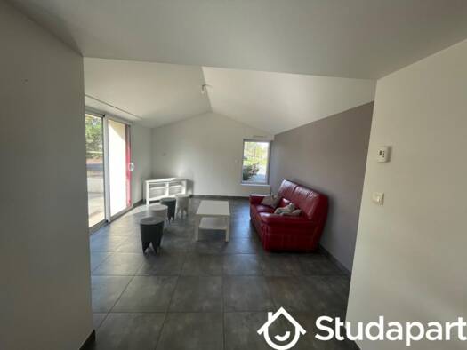 Studio à louer 450 € 1 pièce 3 chambres 11 m² La Bruffière 85530