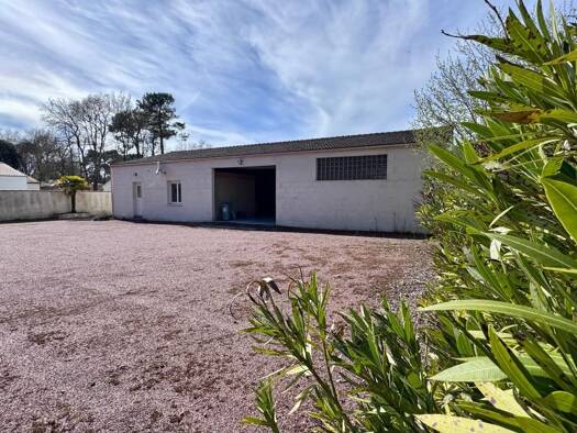 Maison à vendre 248 450 € 2 pièces 1 chambre 52,6 m² 647 m² de terrain La Tremblade 17390