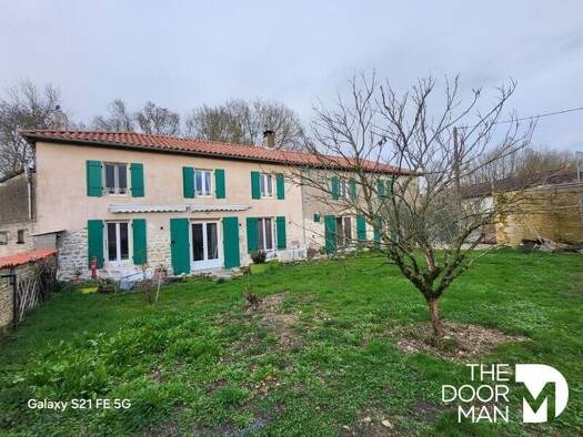 Ferme à vendre 221 000 € 7 pièces 6 chambres 171 m² 1 242 m² de terrain Villefollet 79170