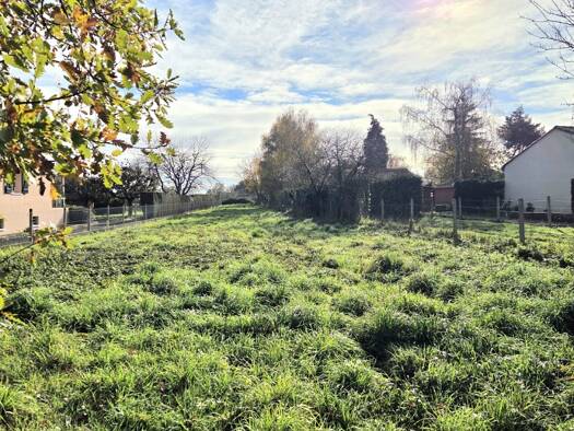 Terrain constructible viabilisé à vendre 19 900 € 8 182 m² de terrain Est Montmorillon 86500