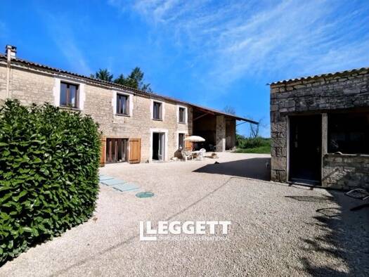 Maison à vendre 239 990 € 8 pièces 6 chambres 189 m² 1 585 m² de terrain Dampierre-sur-Boutonne 17470