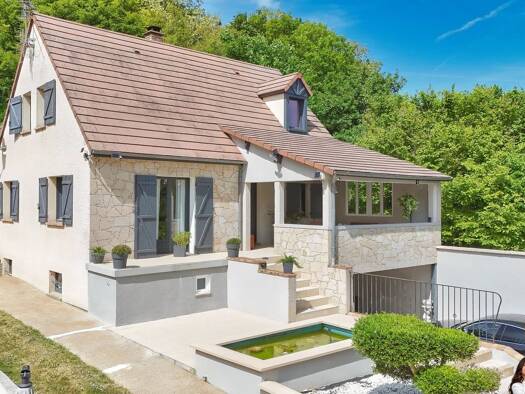 Maison à vendre 530 200 € 10 pièces 4 chambres 260 m² 2 965 m² de terrain Maintenon 28130