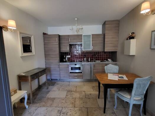 Appartement à vendre 156 000 € 1 pièce 33 m² Étage 2/2 La Ville L'Isle-sur-la-Sorgue 84800