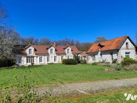 Maison à vendre 852 800 € 9 pièces 5 chambres 361 m² 94 100 m² de terrain Vallières-les-Grandes 41400