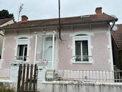 Maison de plain-pied à vendre 79 632 € 3 pièces 2 chambres 53 m² 235 m² de terrain Huriel 03380