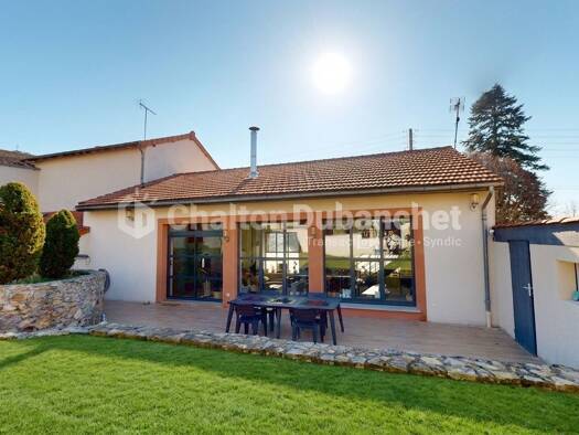 Maison à vendre 339 000 € 5 pièces 3 chambres 227 m² 588 m² de terrain Panissières 42360