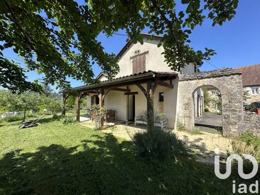 Maison à vendre 201 000 € 5 pièces 3 chambres 141 m² 689 m² de terrain Saint-Léon-sur-Vézère 24290