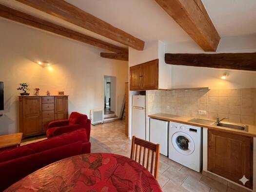 Appartement à louer 790 € 3 pièces 2 chambres 64 m² Étage 2/2 Centre Ville Saint-Maximin-la-Sainte-Baume 83470