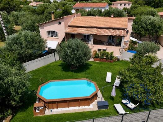 Maison à vendre 780 000 € 13 pièces 10 chambres 310 m² 1 290 m² de terrain Seillans 83440