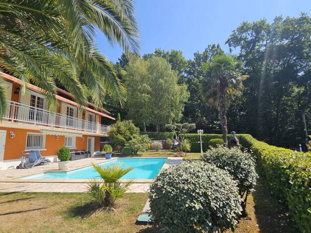 Maison à vendre 359 000 € 8 pièces 5 chambres 215 m² 2 973 m² de terrain Morlaàs 64160