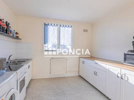 Appartement à vendre 90 000 € 3 pièces 2 chambres 67,6 m² Étage 4/4 Bords de Loire-Grand mail Saint-Pierre-des-Corps 37700