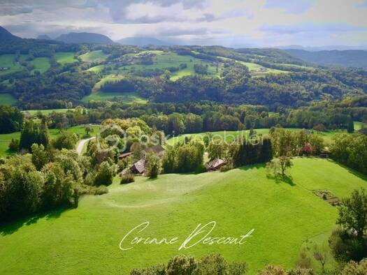 Ferme à vendre 530 000 € 12 pièces 2 chambres 1 000 m² 1 000 m² de terrain Fillière 74570