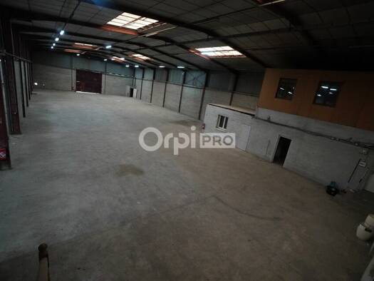 Local d'activités à vendre 1 050 000 € 1 160 m² d'espace de stockage Quetigny 21800