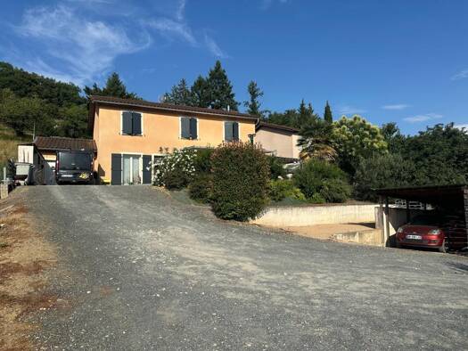 Villa à louer 1 600 € 5 pièces 4 chambres 166,5 m² 1 376 m² de terrain Chessy 69380