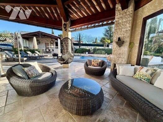 Maison à vendre 647 400 € 5 pièces 4 chambres 152 m² 2 223 m² de terrain Valensole 04210