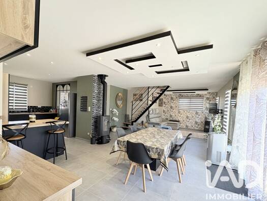 Maison à vendre 272 000 € 6 pièces 4 chambres 134,9 m² 576 m² de terrain Villebernier 49400