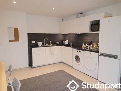 Appartement à louer 695 € 1 pièce 4 chambres 14 m² 2ème étage Le Parc Guyancourt 78280