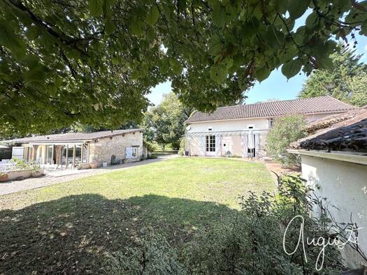 Maison à vendre 468 000 € 7 pièces 3 chambres 246 m² 30 000 m² de terrain Lisle 24350