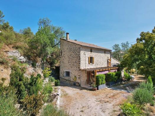 Maison à vendre 479 000 € 8 pièces 4 chambres 206,21 m² 891 m² de terrain Nord Uzès 30700