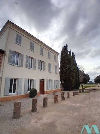Appartement à louer 1 220 € 3 pièces 2 chambres 98 m² RDC/2 Le Cannet des Maures 83340